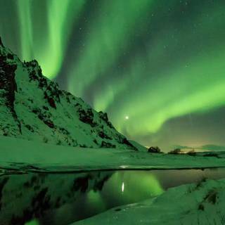 Lake Wintergreen wallpaper