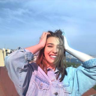 Melisa Döngel wallpaper