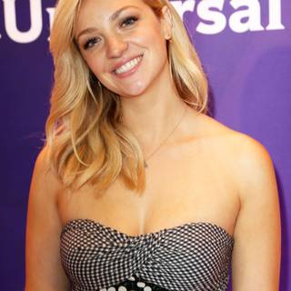 Abby Elliott wallpaper