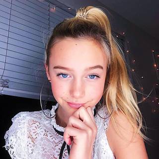 Winter nail wallpaper