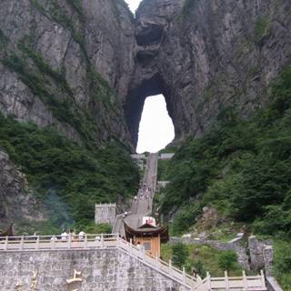Tianmen Mountain National Park China wallpaper
