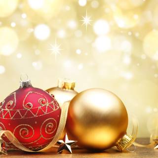 Red and gold Christmas wallpaper