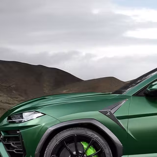 Lamborghini Urus green wallpaper