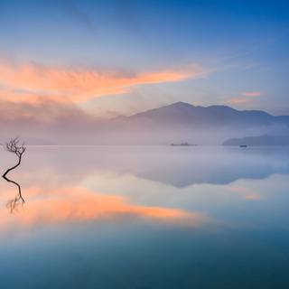 Silent lake wallpaper