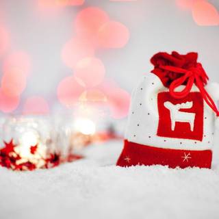 Red and white Christmas wallpaper