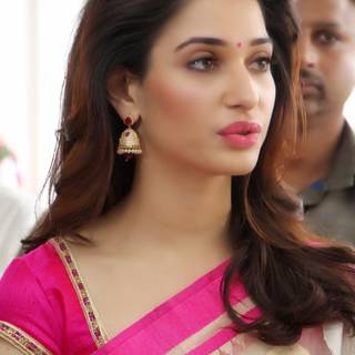 Tamanna Navel in saree wallpaper