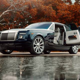 Rolls Royce SUV wallpaper