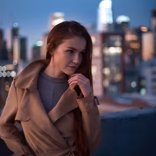 Women standing wallpaper