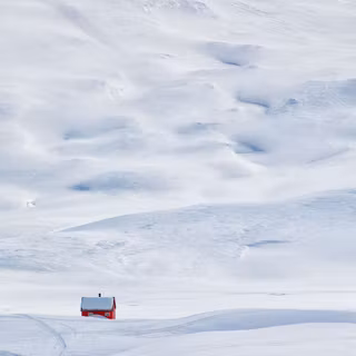 Lonely winter house wallpaper