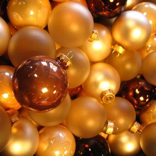 Christmas golden balls wallpaper