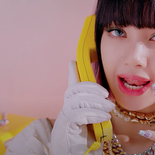 Lisa Ice Cream wallpaper