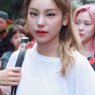 Hwang Ye Ji wallpaper