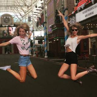 Taylor Swift and Blake Lively wallpaper