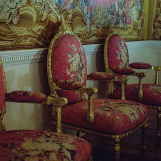 Royal Chair wallpaper