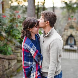 Old women kiss child wallpaper