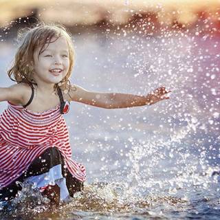 Cute baby girl HD wallpaper