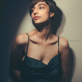 Meenakshi Chaudhary wallpaper