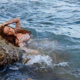 Women and sea wallpaper