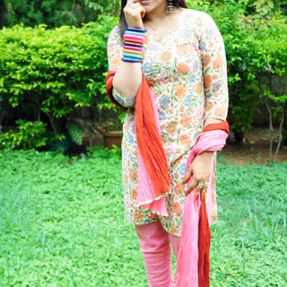 Aarthi Agarwal wallpaper