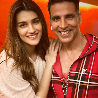 Akshay Kumar and Nupur Sanon wallpaper