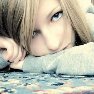 Emotional women wallpaper