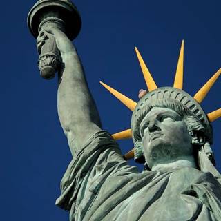 Statue of women wallpaper