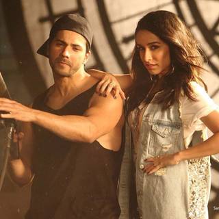 Shraddha Kapoor and Varun Dhawan wallpaper