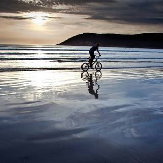 Cycle riding wallpaper