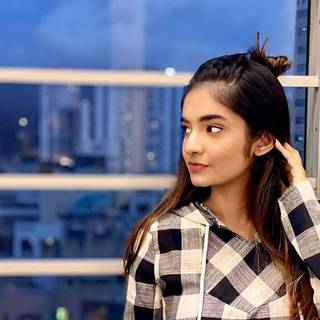 Anushka Sen HD wallpaper