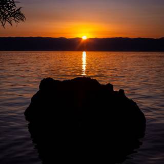 Lakeside sunset wallpaper