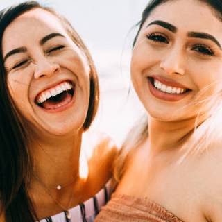 Women laughing wallpaper