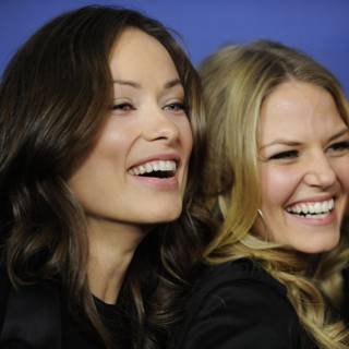 Women laughing wallpaper