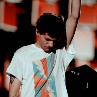 Louis Tomlinson Walls wallpaper