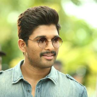 Allu Arjun Sarrainodu wallpaper