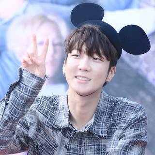 Lee Seung-hoon Winner wallpaper