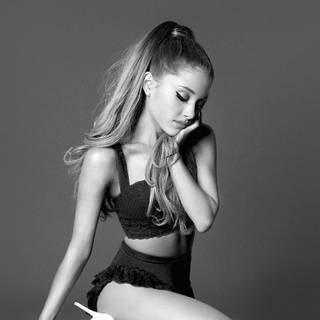 Ariana Grande 2021 wallpaper