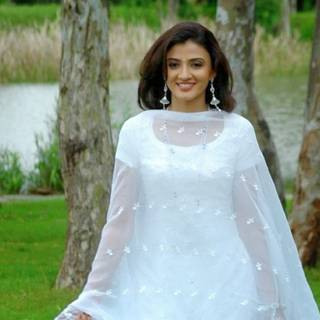 Suhasi Dhami wallpaper