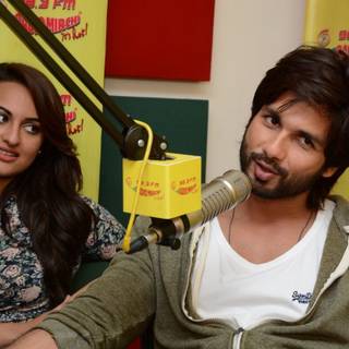 Shahid Kapoor and Sonakshi Sinha wallpaper