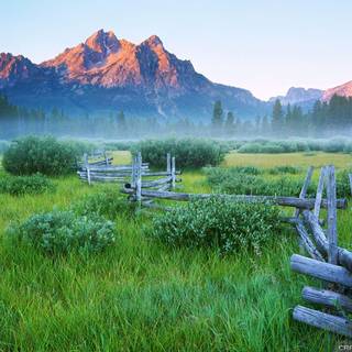 Spring mountian wallpaper