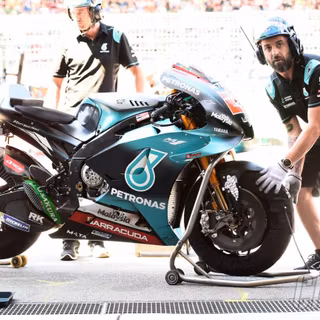 Petronas Yamaha SRT 2021 wallpaper