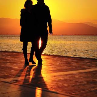Walking couple wallpaper