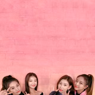 Itzy aesthetic wallpaper