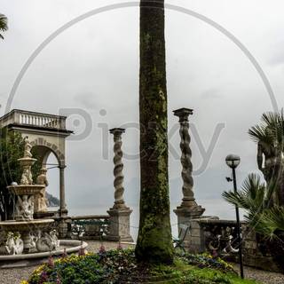 Gardens of Varenna wallpaper