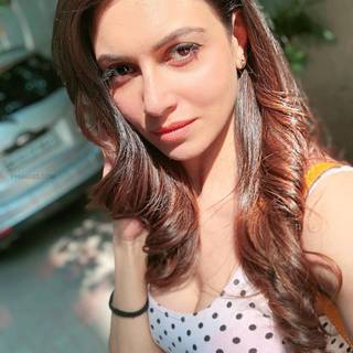 Simran Kaur Mundi wallpaper