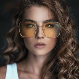 Women wear glasses wallpaper