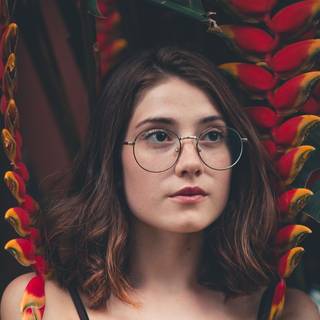 Women wear glasses wallpaper