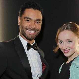 Actress Phoebe Dynevor 2021 wallpaper