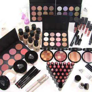 Makeup kit wallpaper