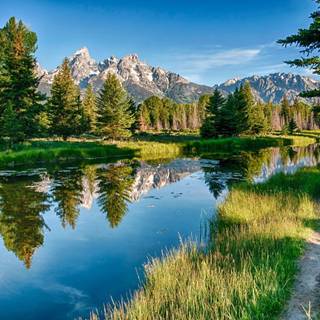 Summer mountains and rivers wallpaper