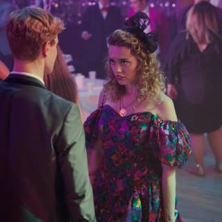 Aimee Lou Wood wallpaper